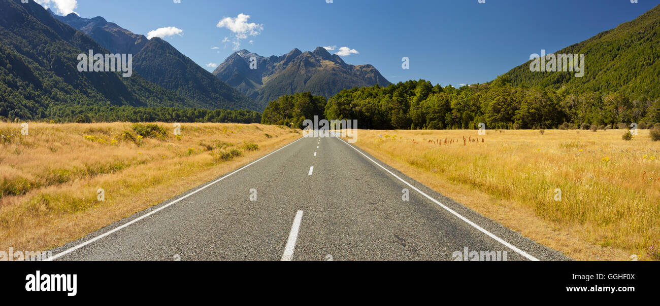 Highway, Nummer 94, from Te Anau to Milford, Fiordland, Southland, South Island, New Zealand Stock Photo
