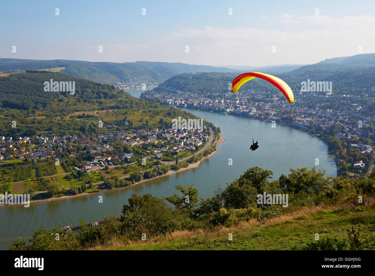 Paraglider and view from Gedeonseck to the loop of the river Rhine at Boppard, Mittelrhein, Middle Rhine, Rhineland-Palatinate, Stock Photo