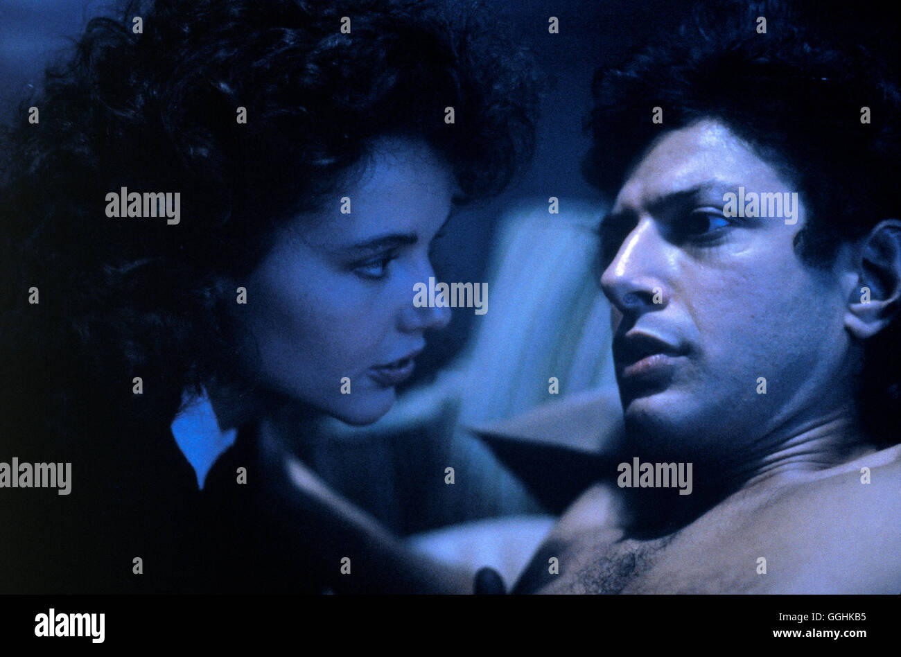 DIE FLIEGE / The Fly USA 1986 / David Cronenberg Veronica 'Ronnie' Quaife (GEENA DAVIS), Seth Brundle (JEFF GOLDBLUM) Regie: David Cronenberg aka. The Fly Stock Photo