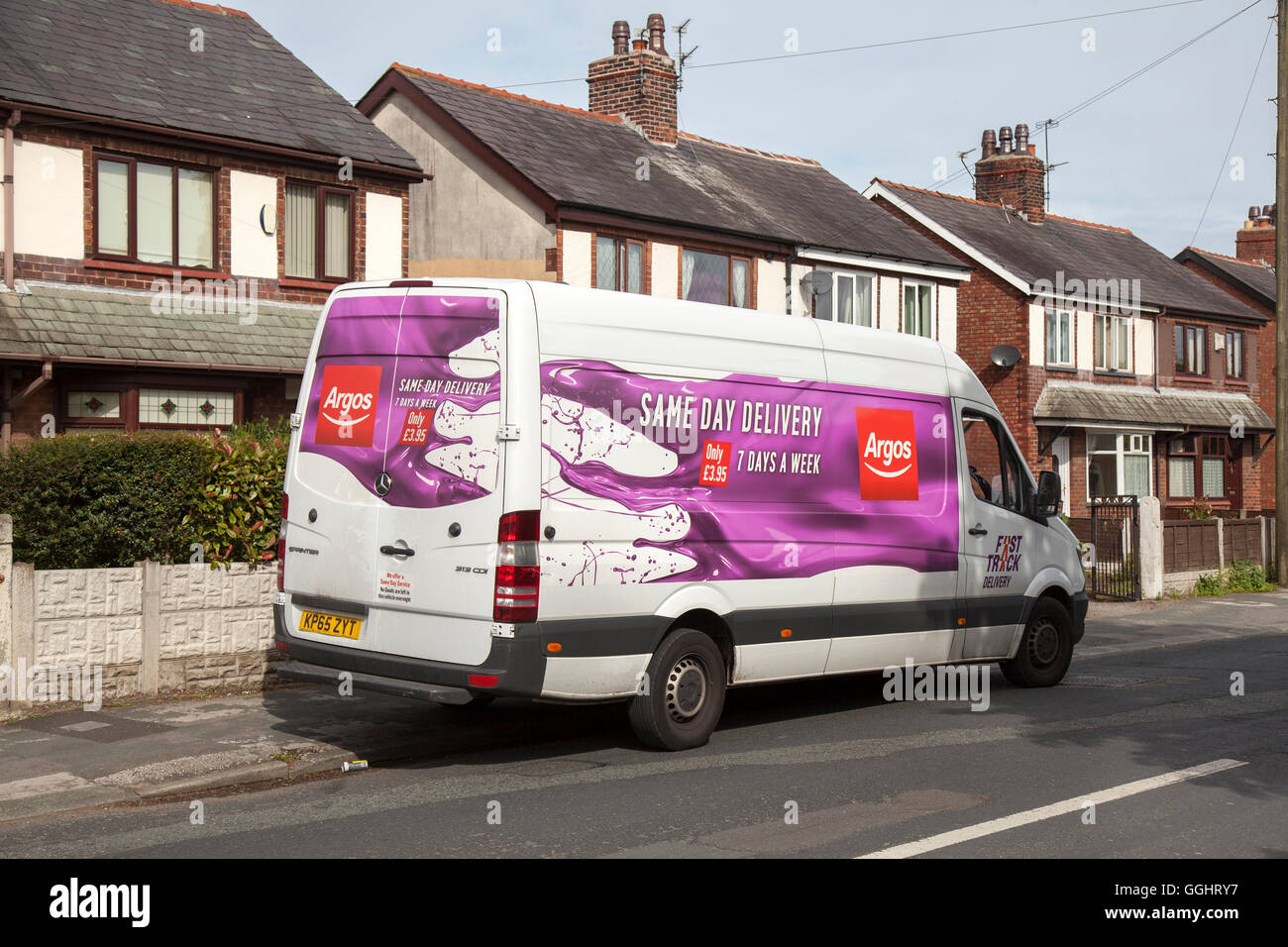 Argos delivery van hi-res stock photography and images - Alamy