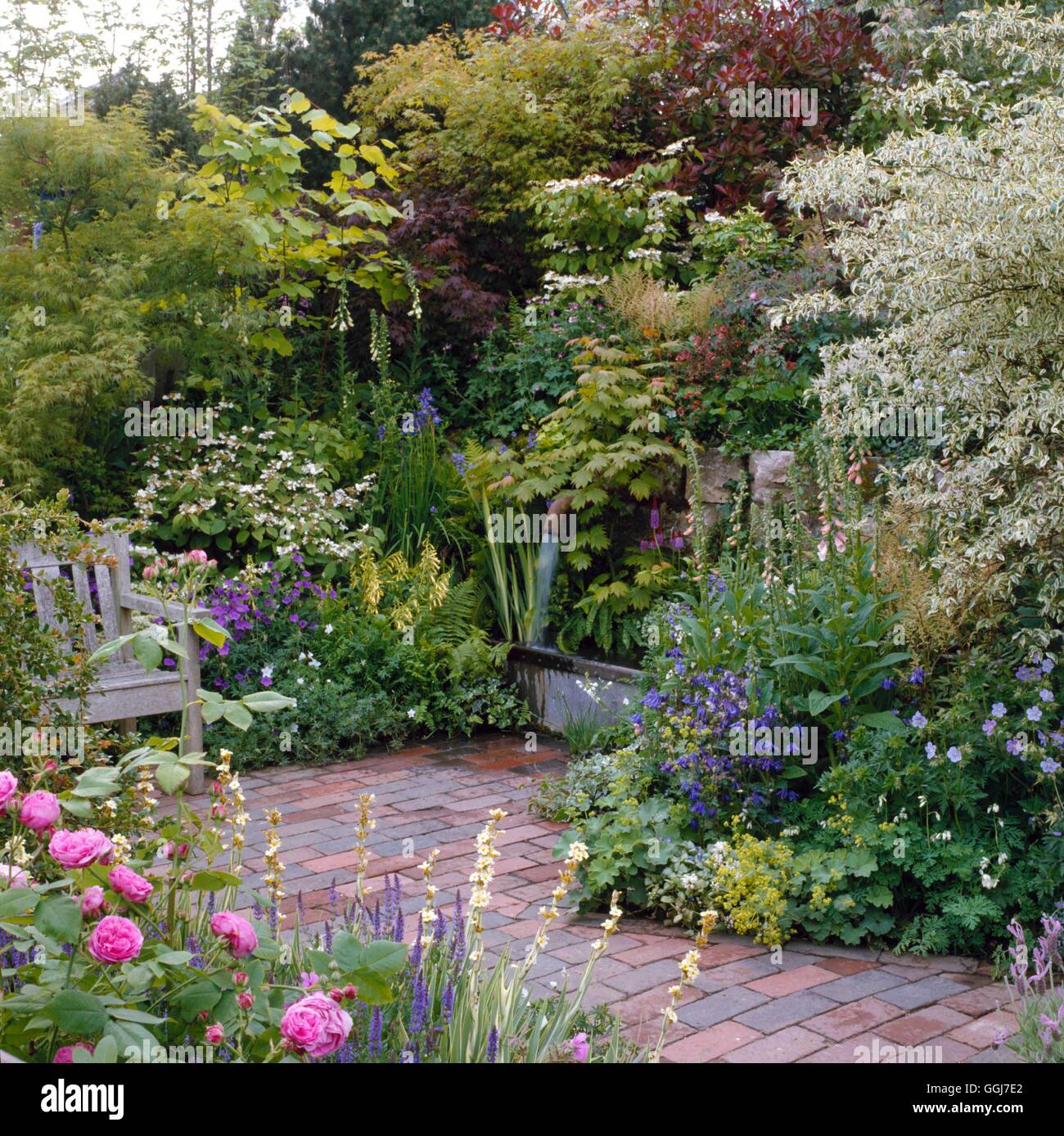 Cottage Garden - (Please credit: Photos Horticultural/ designer Roger Platts) (Chelsea FS 97)   COT073371  Compulsory Stock Photo