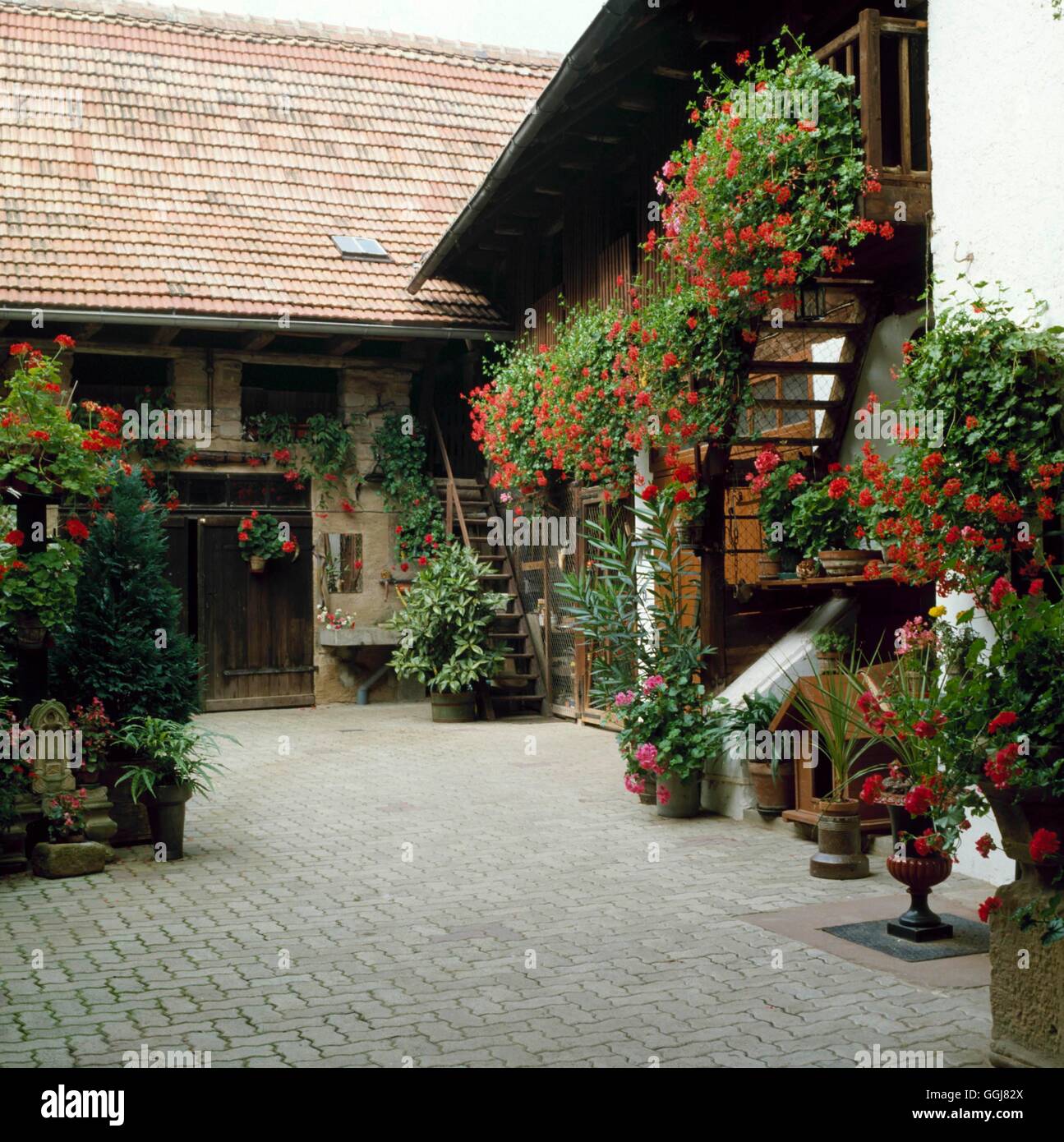 Courtyard containers hi-res stock photography and images - Alamy