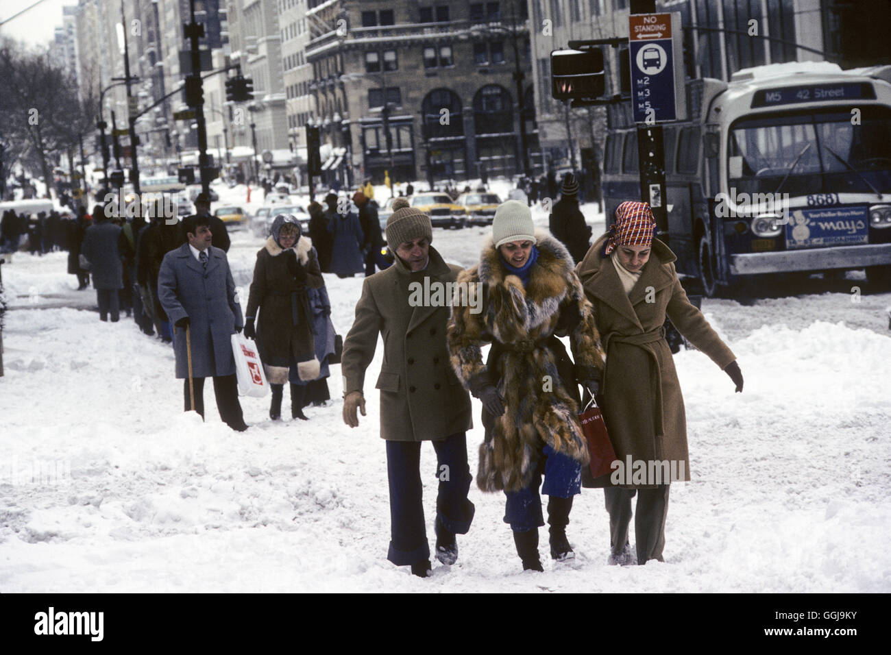 New York snow winter 1979 bad weather New Yorkers people going shopping. 1970s Manhattan US. HOMER SYKES Stock Photo