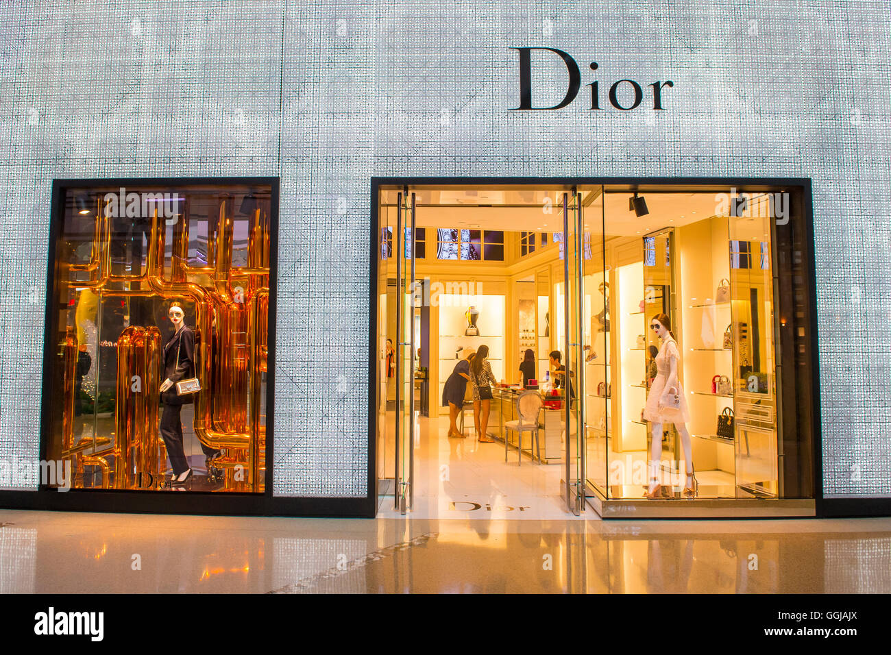 Dior sign hi-res stock photography and images - Page 3 - Alamy
