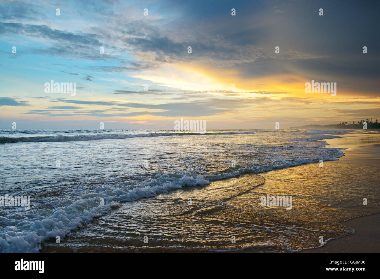 beautiful sunrise over the ocean Stock Photo - Alamy