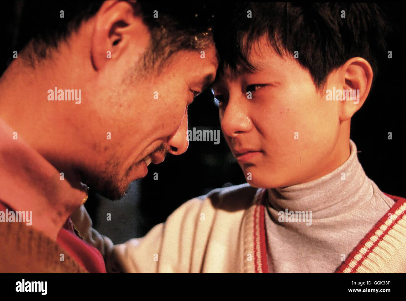 XIAOS WEG / Together / Han ni zai yiki CHN 2002 / Chen Kaige Szene mit Liu Cheng (LIU PEIQI) und Xiao Chun (TANG YUN) Regie: Chen Kaige aka. Together / Han ni zai yiki Stock Photo