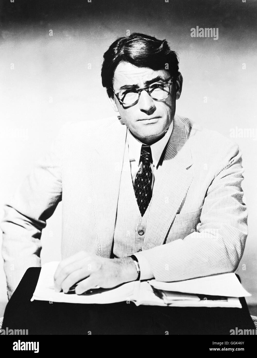 WER DIE NACHTIGALL STÖRT / To Kill a Mockingbird USA 1962 / Robert Mulligan Atticus Finch ( GREGORY PECK) verteidigt vor Gericht einen Schwarzen und wird dabei schmerzlich mit den Rassenvorurteilen der Bevölkerung konfrontiert... Regie: Robert Mulligan aka. To Kill a Mockingbird Stock Photo