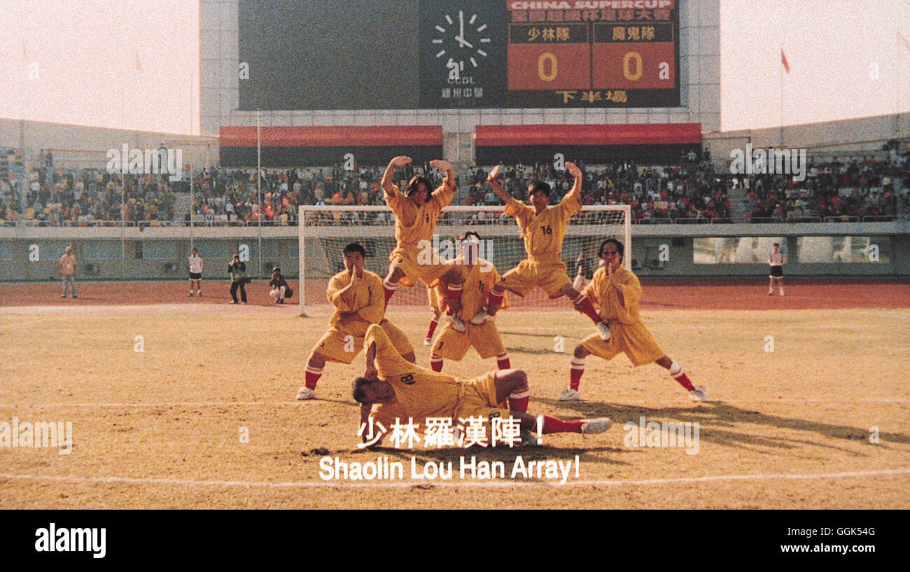 SHAOLIN KICKERS / Shaolin Soccer Hongkong 2002 / Stephen Chow Szene Regie: Stephen Chow aka. Shaolin Soccer Stock Photo