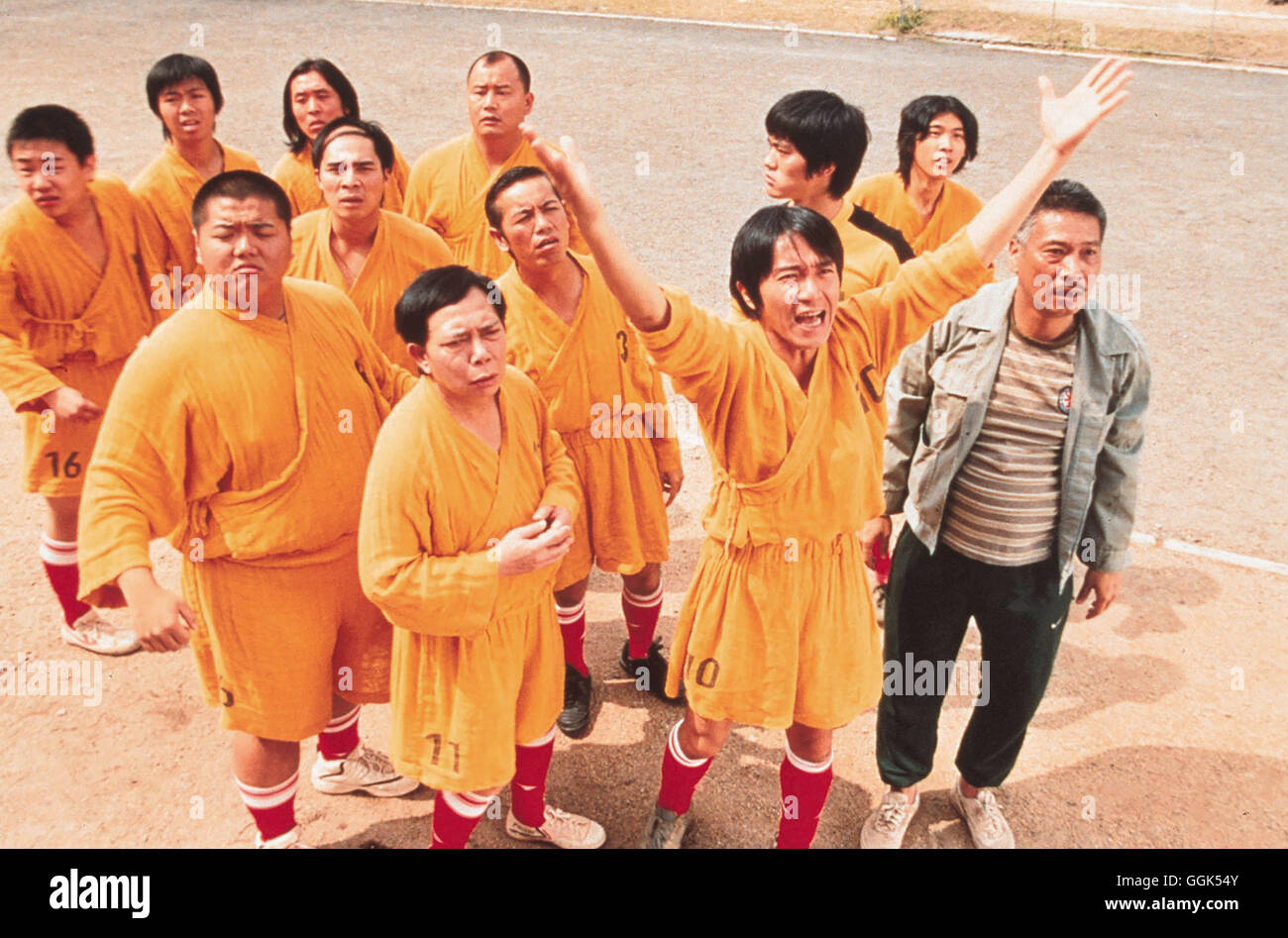 SHAOLIN KICKERS / Shaolin Soccer Hongkong 2002 / Stephen Chow Szene Regie: Stephen Chow aka. Shaolin Soccer Stock Photo