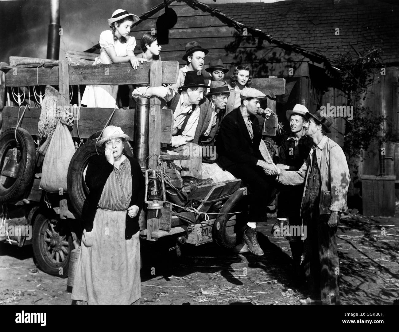 FRüCHTE DES ZORNS / The Grapes of Wrath USA 1940 / John Ford Szene mit JANE DARWELL (Ma Joad), RUSSELL SIMPSON (Pa Joad), CHARLEY GRAPEWIN (Grandpa), HENRY FONDA (Tom Joad), JOHN CARRADINE (Casy) Regie: John Ford aka. The Grapes of Wrath Stock Photo