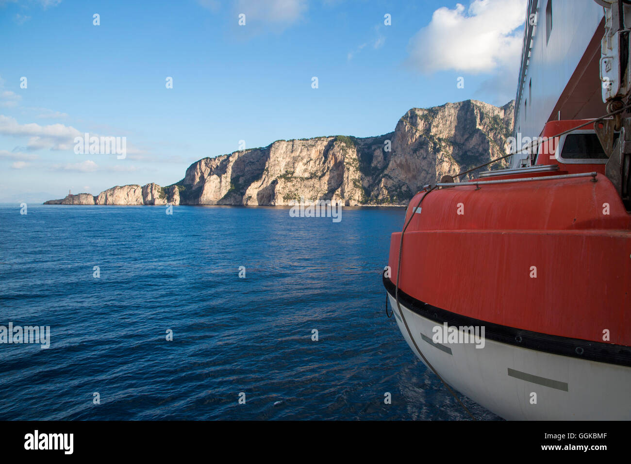 Tender boat launch of cruise ship MS Deutschland (Reederei Peter Deilmann) and Capri coastline, Isola di Capri, Campania, Italy Stock Photo