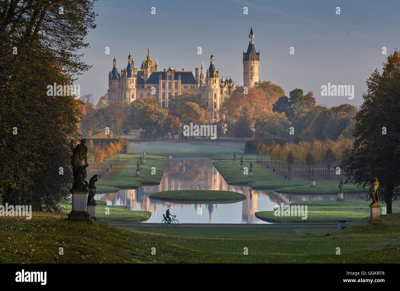 Castle gardens and Schwerin castle, Schwerin,  Baltic Sea, Mecklenburg Vorpommern, Germany Stock Photo