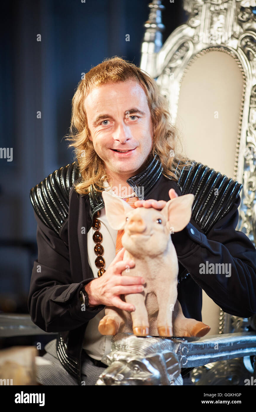 Paul foot hi-res stock photography and images - Alamy