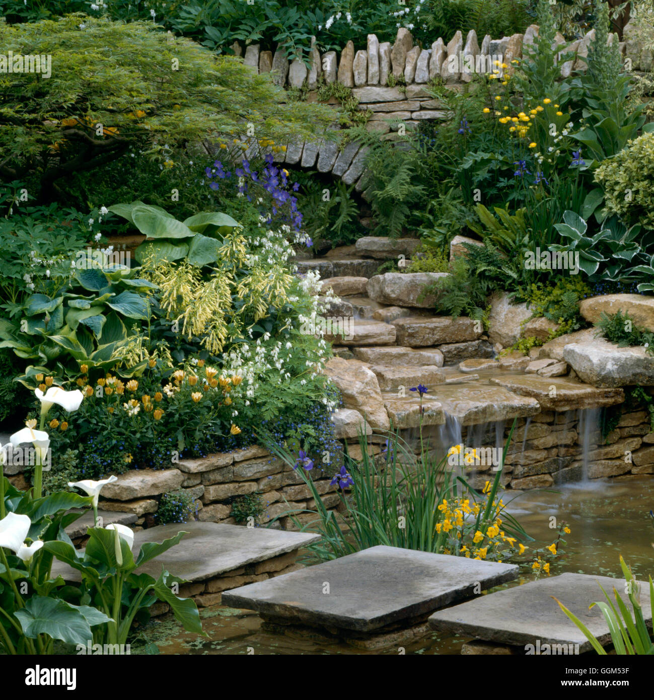 Stepping Stones - (Please credit: Photos Horticulrual/ Wyevale at Chelsea FS 1997)   STS073333     P Stock Photo