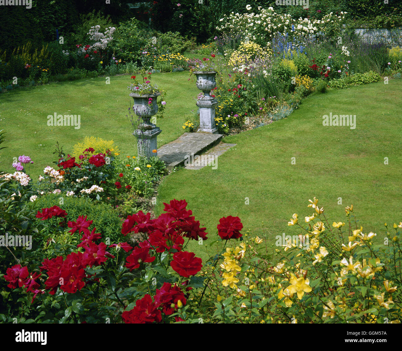 Summer Garden   SUM086201 Stock Photo