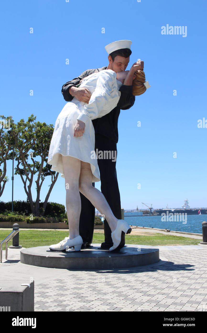 Kissing couple statue hires stock photography and images Alamy