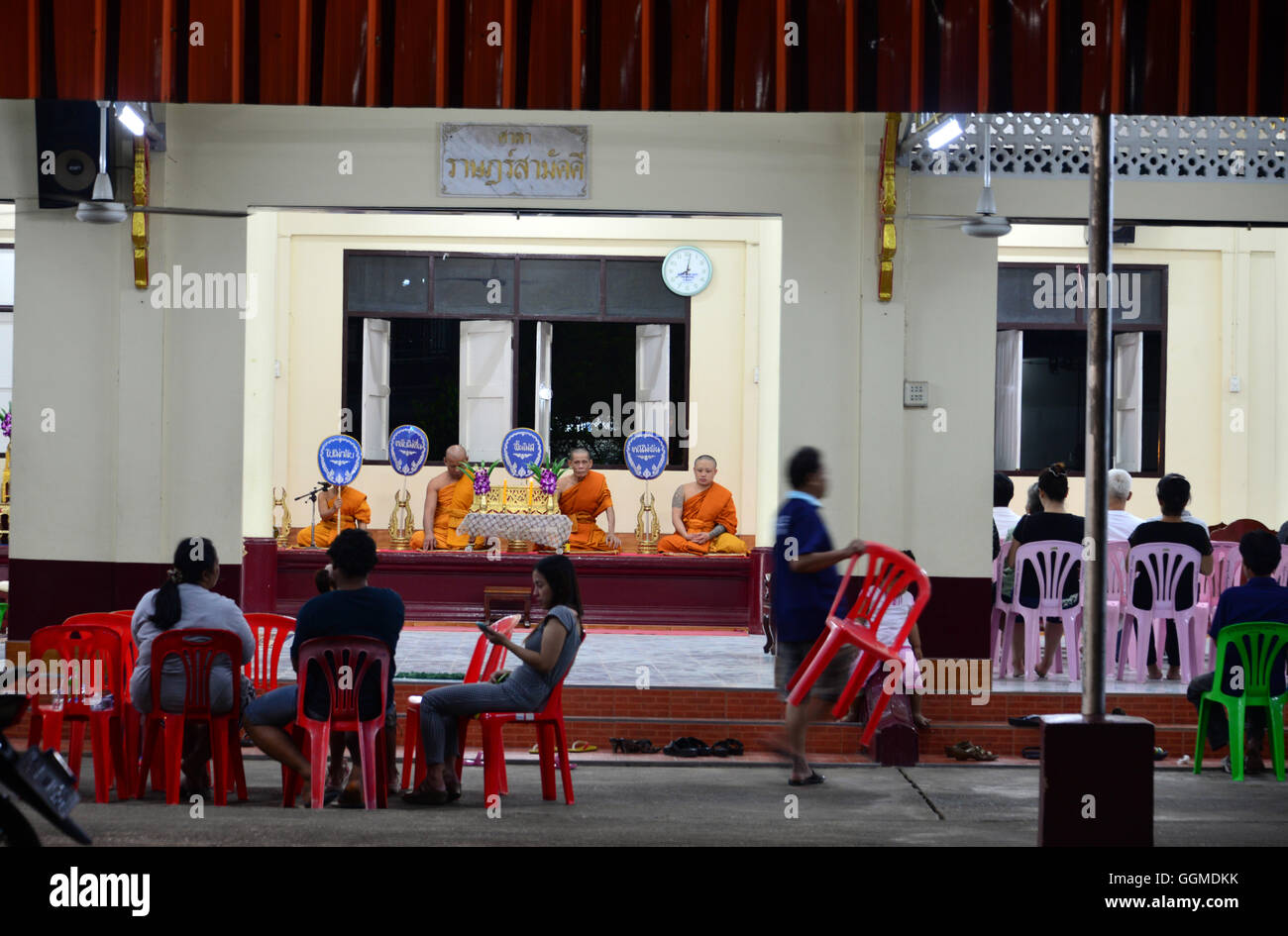 Monks at evening prayer in Chantaburi, Golf of Thailand, Thailand Stock Photo