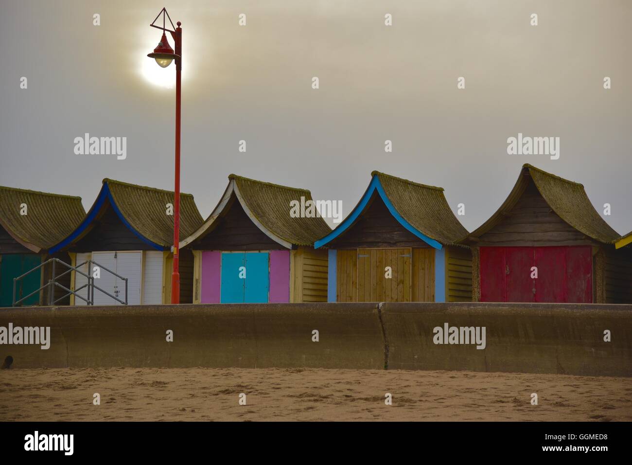 Beach huts along mablethorpe beach hires stock photography and images
