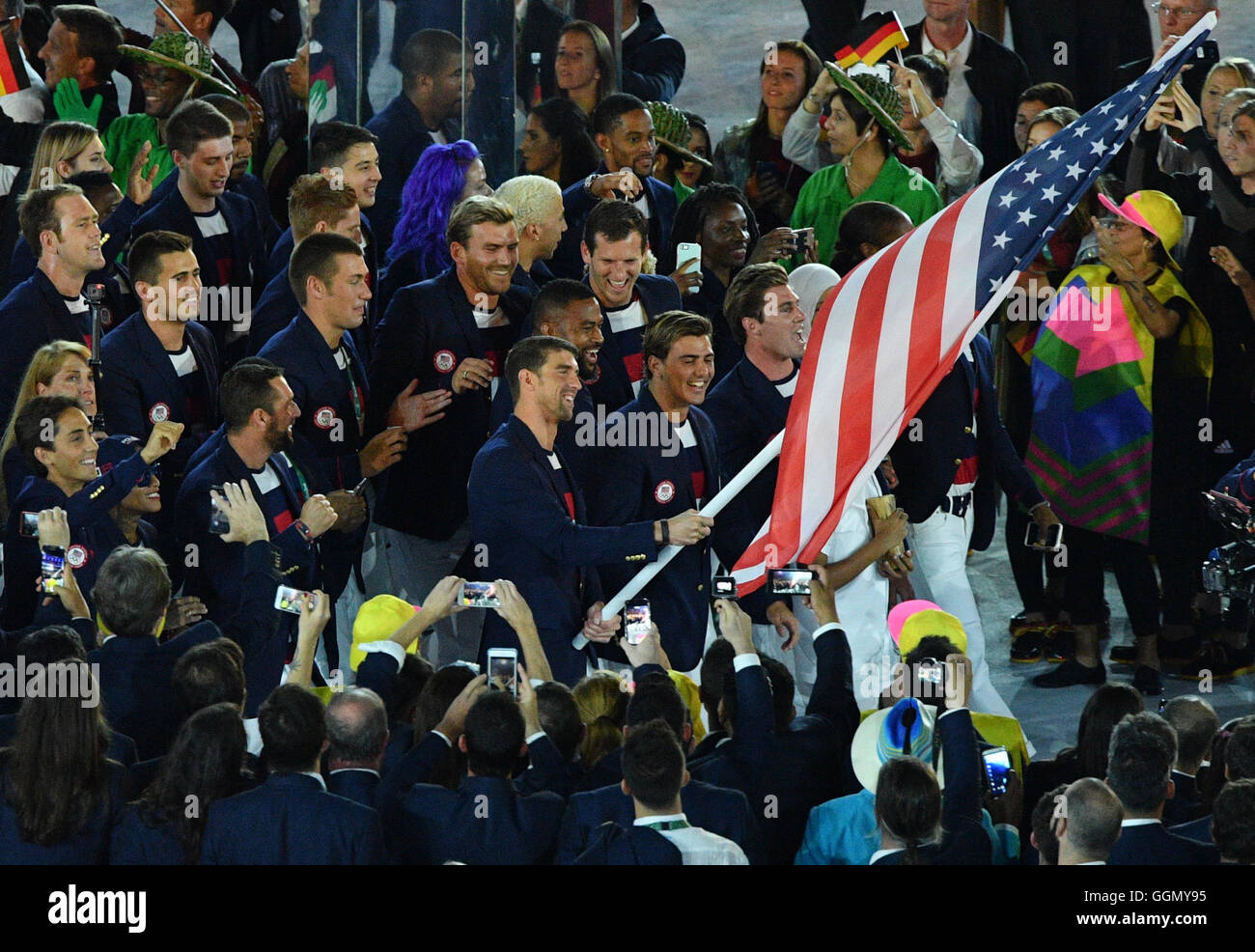 Rio de Janeiro, Brazil. 5th Aug, 2016. Flag bearer Michael Phelps from the USA and the U.S. Olympic team arrive during the opening ceremony of the Rio 2016 Olympic Games at the Maracana stadium in Rio de Janeiro, Brazil, 5 August 2016. Photo: Lukas Schulze/dpa/Alamy Live News Stock Photo