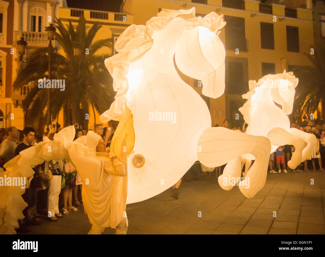 Las Palmas, Gran Canaria, Canary Islands, Spain, 5th August, 2016. Performers from French dance group, Compagnie des Quidams, dance through the streets around the cathedral operating inflated, illuminated white horses during Las Palmas dance festival on Friday night Credit:  Alan Dawson News/Alamy Live News Stock Photo