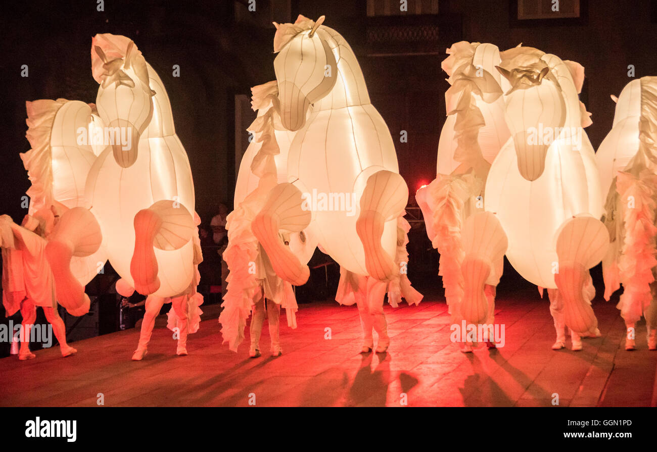 Las Palmas, Gran Canaria, Canary Islands, Spain, 5th August, 2016. Performers from French dance group, Compagnie des Quidams, dance through the streets around the cathedral operating inflated, illuminated white horses during Las Palmas dance festival on Friday night Credit:  Alan Dawson News/Alamy Live News Stock Photo