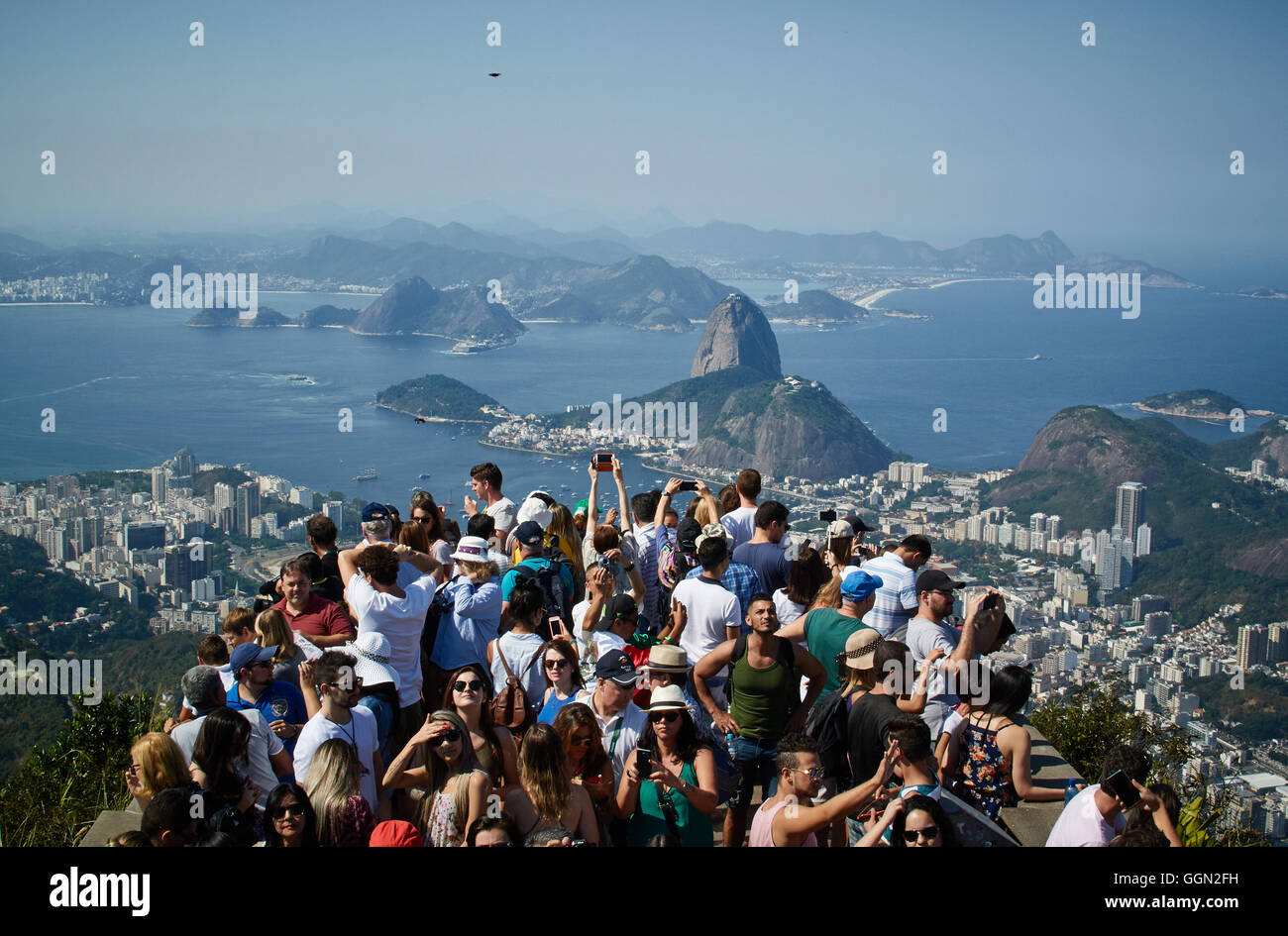 Human In Rio Rio de Janeiro, Brazil. 5th Aug, 2016. People stand on the platform of ...