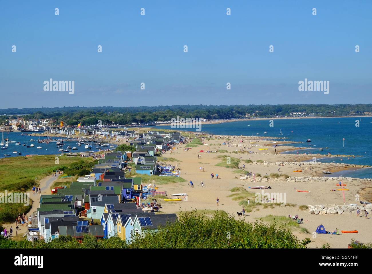 Mudeford, Dorset, UK. 6 August 2016: Crowds take to the beach as sunshine returns to the Dorset coast and temperatures rise. Credit:  Tom Corban/Alamy Live News Stock Photo