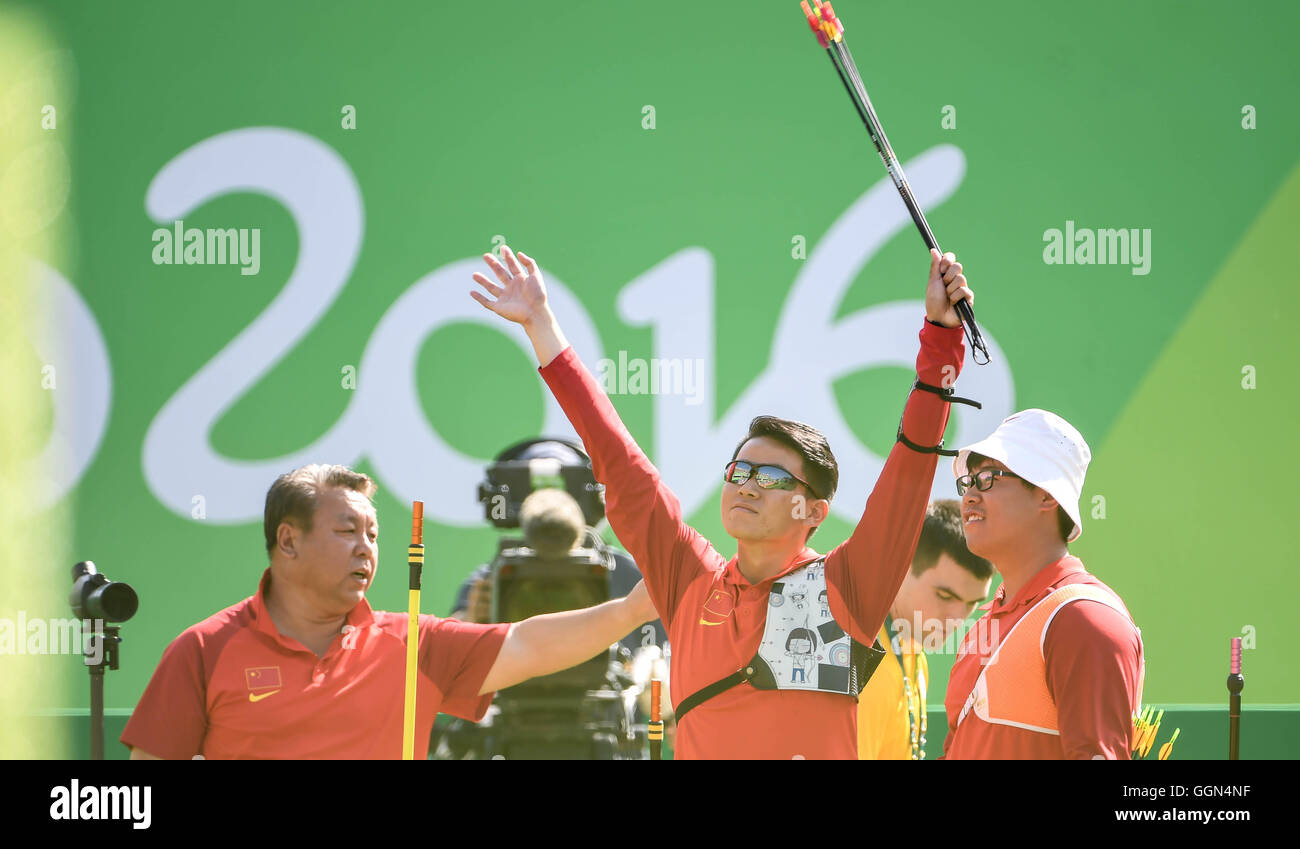 Rio De Janeiro, Brazil. 6th Aug, 2016. Gu Xuesong (C) of China ...