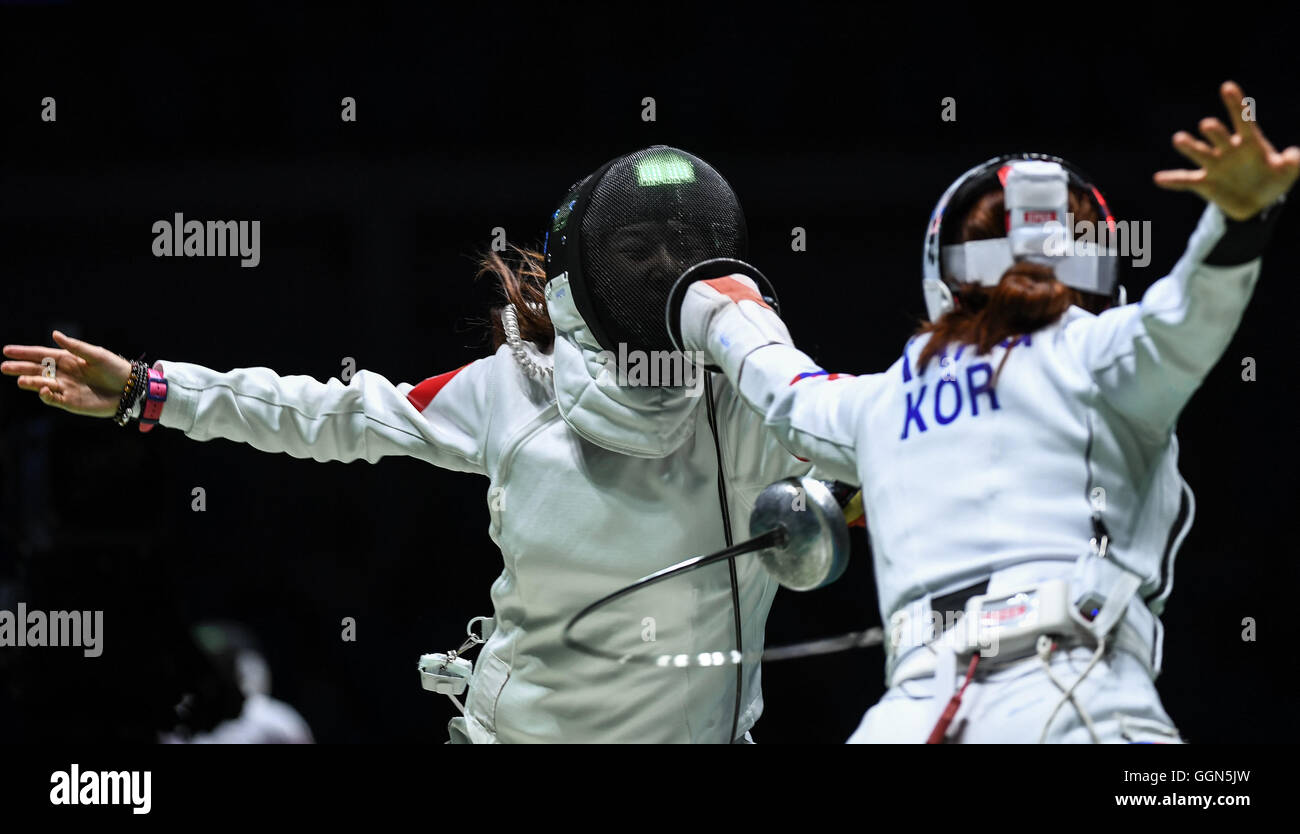 Rio De Janeiro, Brazil. 6th Aug, 2016. Sun Yujie (L) of China participates in the competition of Women's Epee indiviual Table 32 in Rio de Janeiro, Brazil, on Aug. 6, 2016. Sun Yujie lost to Kang Young Mi of KOR with 10:15. Credit:  Liu Dawei/Xinhua/Alamy Live News Stock Photo