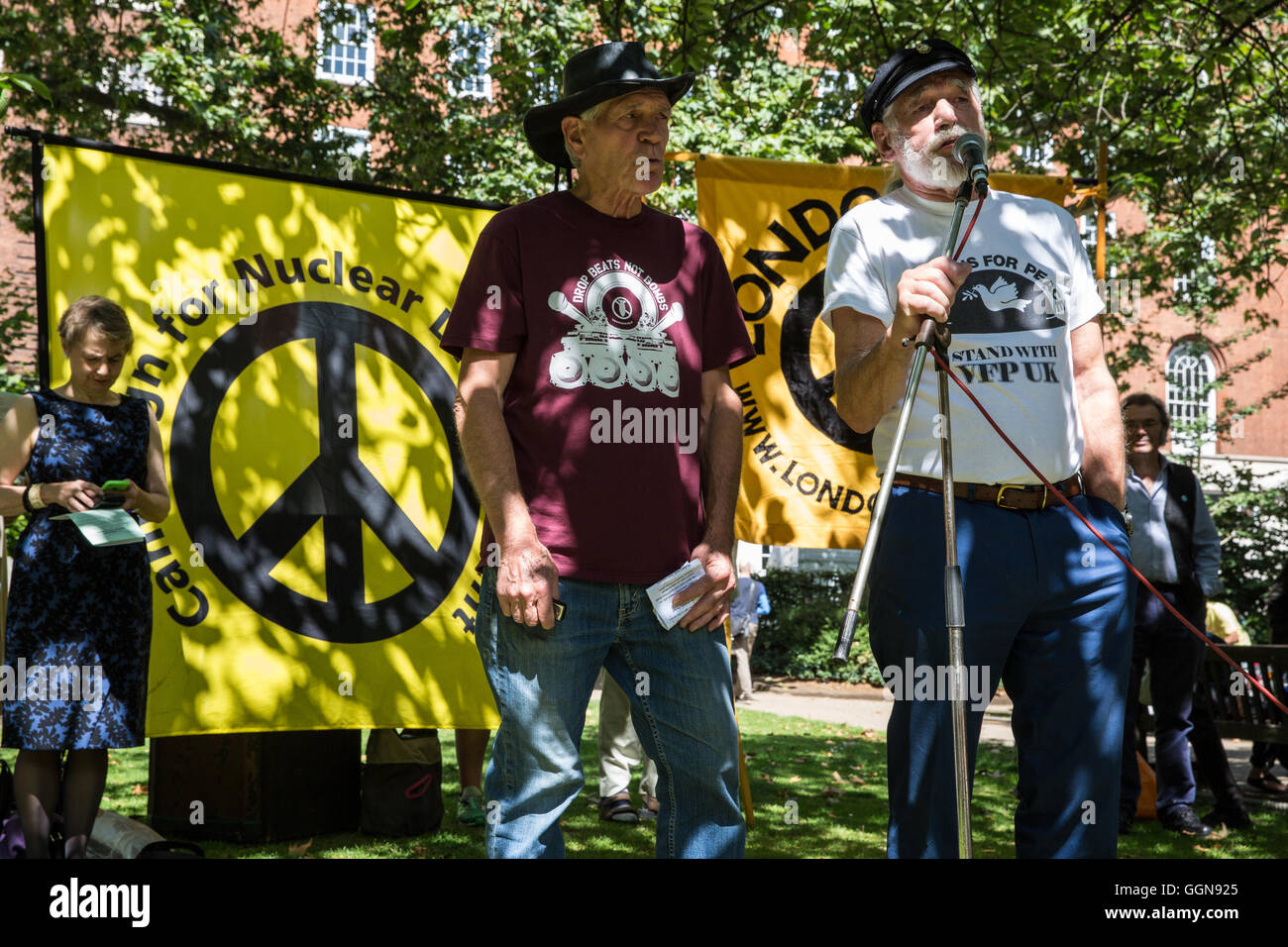 London, UK. 6th August, 2016. Jim Radford sings at the annual Hiroshima Day anniversary event in Tavistock Square, next to the commemorative Hiroshima cherry tree. Credit:  Mark Kerrison/Alamy Live News Stock Photo