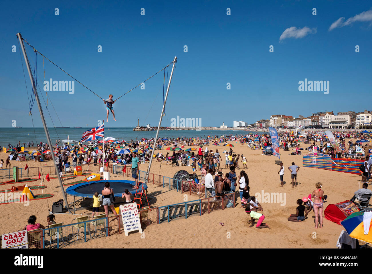 Margate, UK. 06th Aug, 2016. Margate Beach Isle of Thanet Kent UK. Thousands of  seaside revellers on 'Soul Festival ' weekend 6/8/2016 Credit:  Martyn Goddard/Alamy Live News Stock Photo