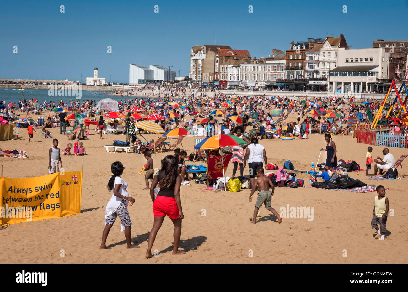 Margate, UK. 06th Aug, 2016. Margate Beach Isle of Thanet Kent UK. Thousands of  seaside revellers on 'Soul Festival ' weekend 6/8/2016 Credit:  Martyn Goddard/Alamy Live News Stock Photo