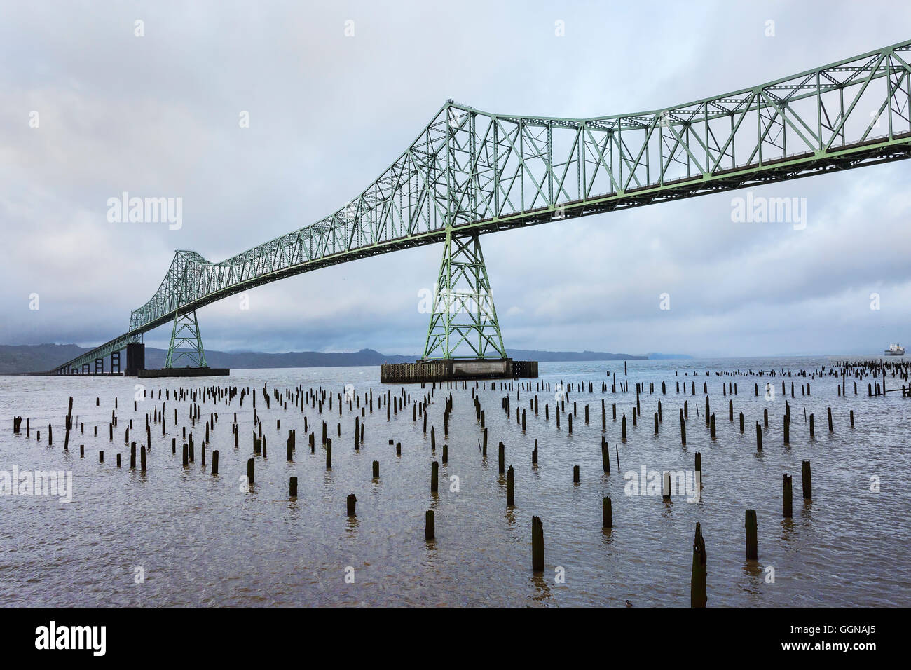 Astoria-Megler Bridge, Columbia River, a steel girder continuous truss bridge spanning the Columbia River Astoria, Oregon Stock Photo