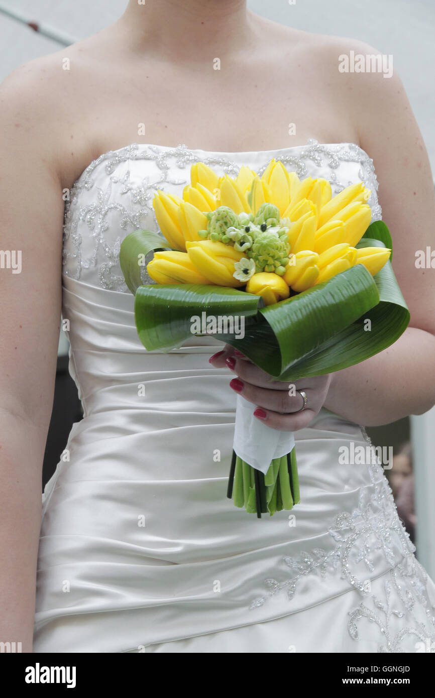 Wedding flowers in hand Stock Photo Alamy