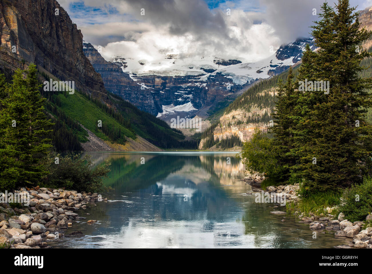 lake louise banff national park alberta