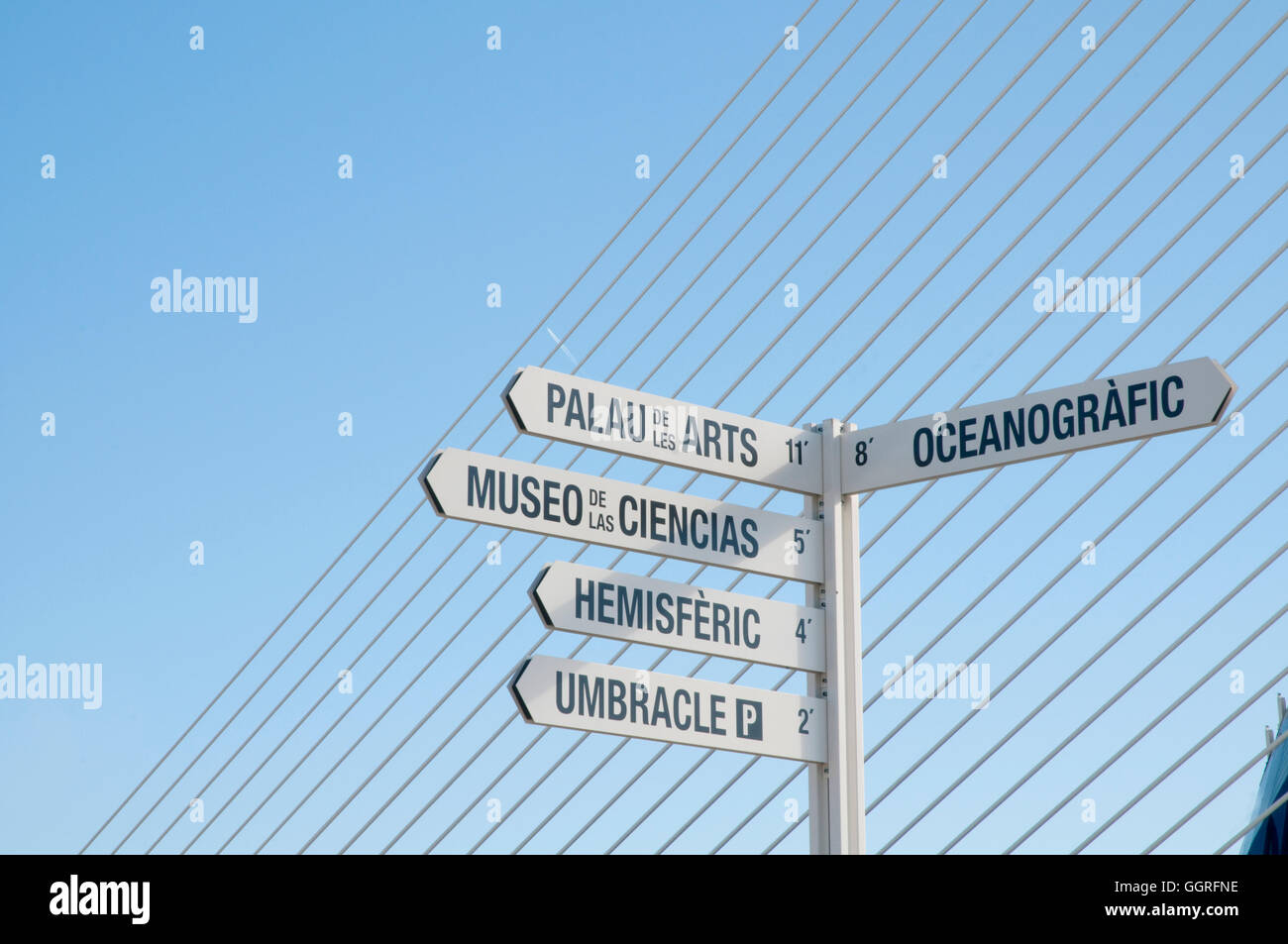 Direccion diagonal hi-res stock photography and images - Alamy