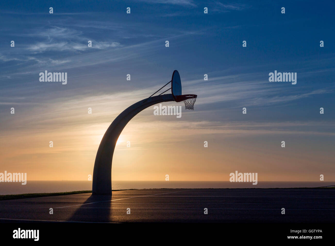 Silhouette of basketball hoop hires stock photography and images Alamy