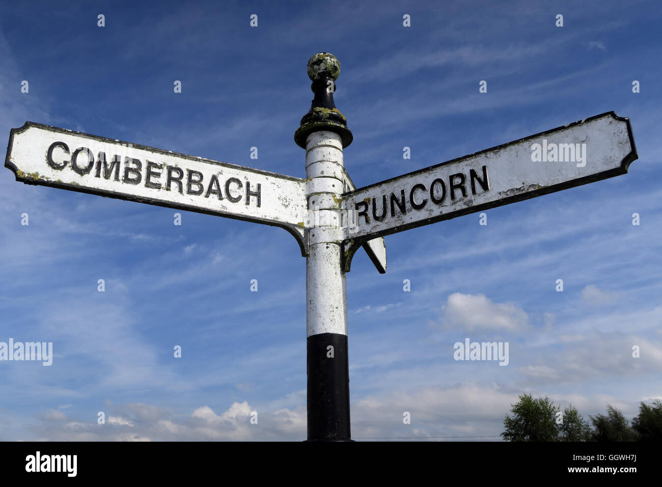Countryside fingerpost to Comberbach and Runcorn, Northwich, Cheshire, England, UK Stock Photo