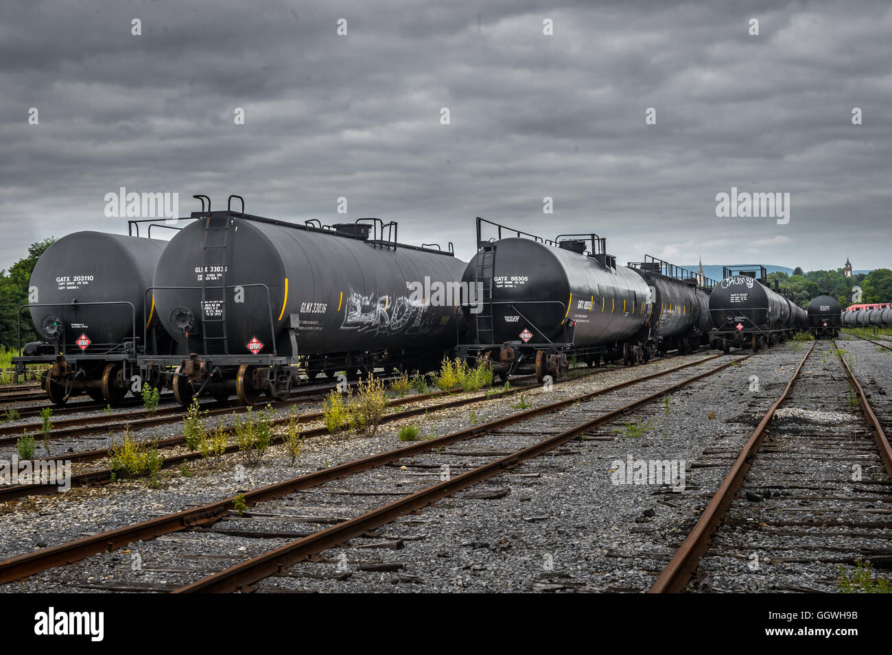 Crude oil trains hi-res stock photography and images - Alamy