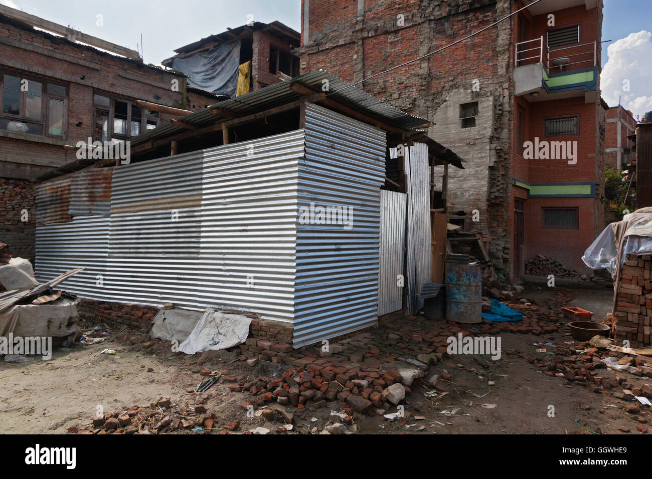 Tin shelters provide temporary shelter in the traditional town of BHAKTAPUR was severely damaged by the 2015 earthquake - NEPAL Stock Photo