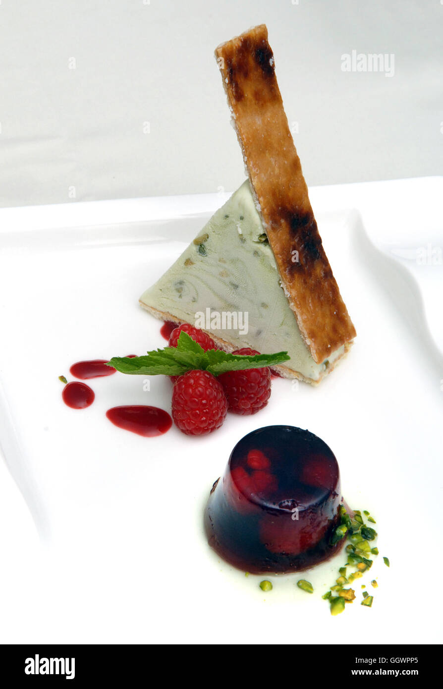 Caramelised puff pastry with pistachio ice cream and spiced red wine