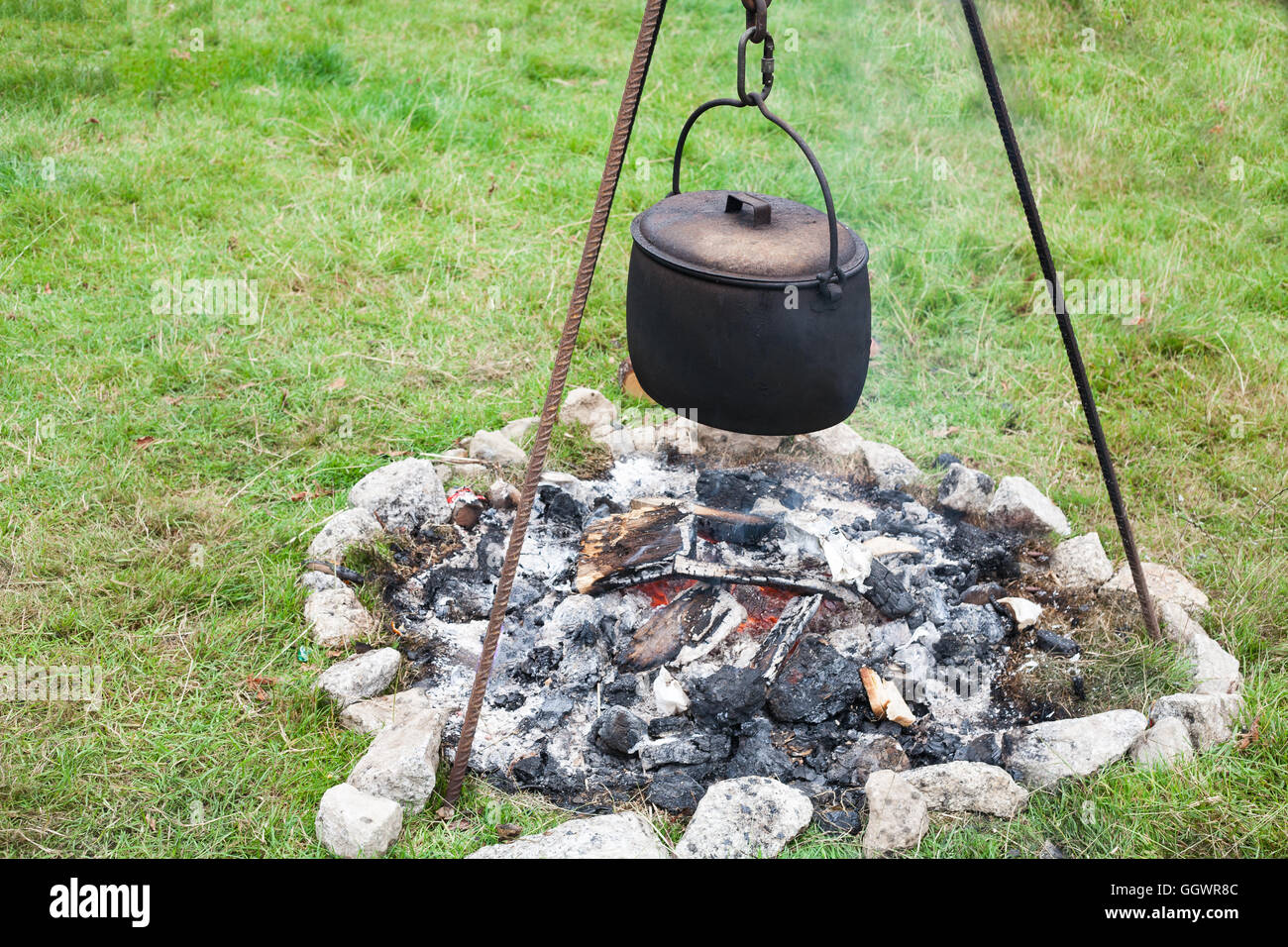 cooking with cast iron on open fire
