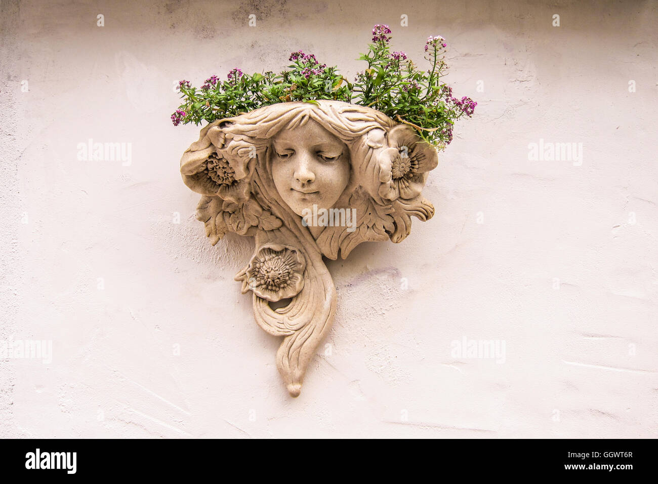 Garden wall decor Berkhamsted, UK Stock Photo Alamy