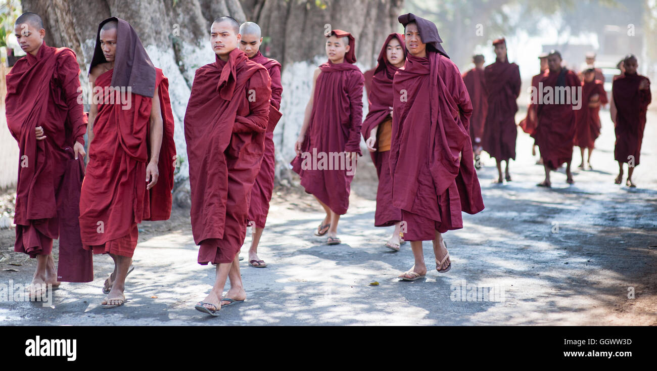 Burmese monks wrapped in maroon robes Stock Photo - Alamy
