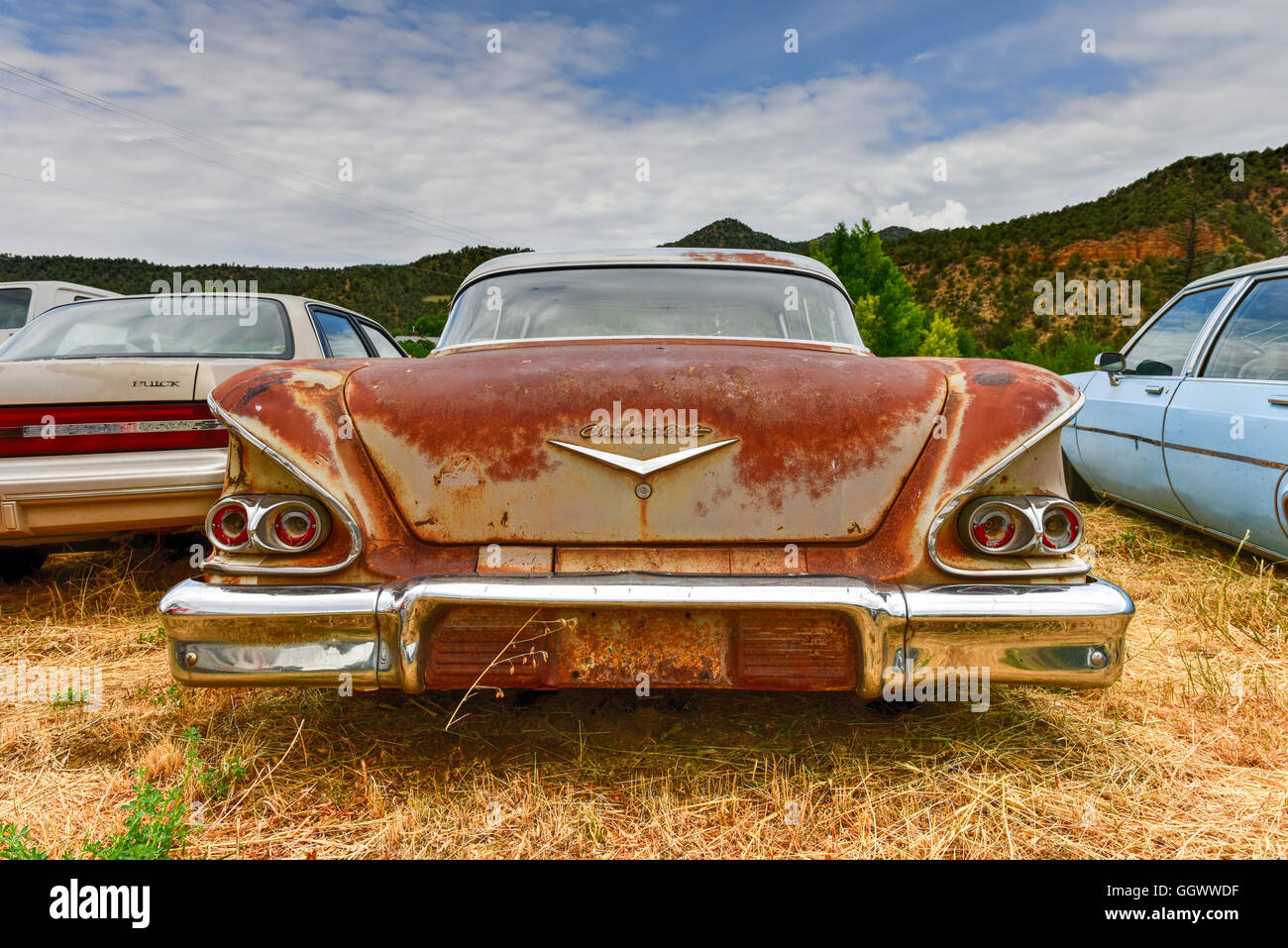 Rusting old car in a desert junk yard Stock Photo - Alamy