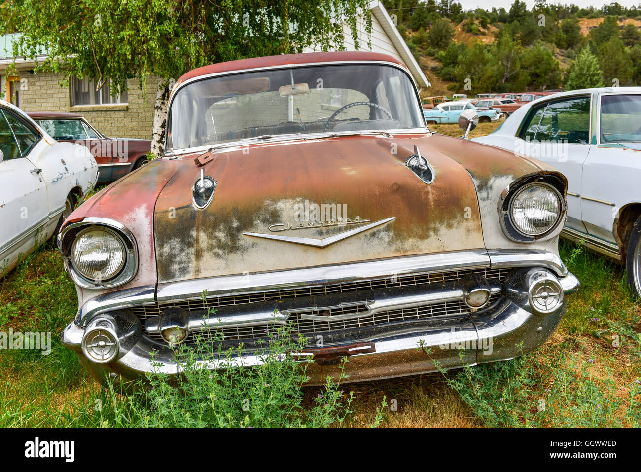 Rusting old car in a desert junk yard Stock Photo - Alamy