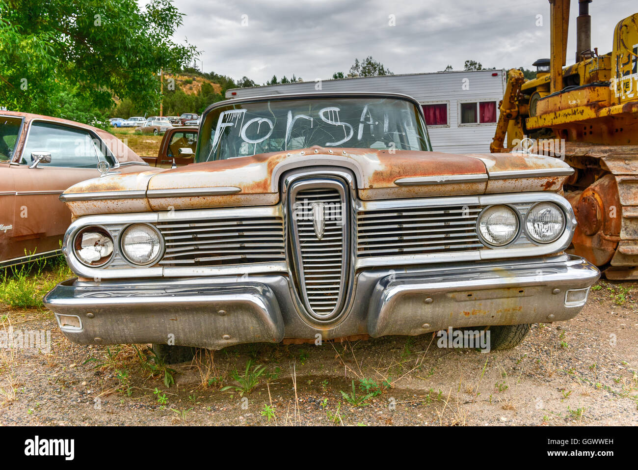 Rusting old car in a desert junk yard Stock Photo - Alamy