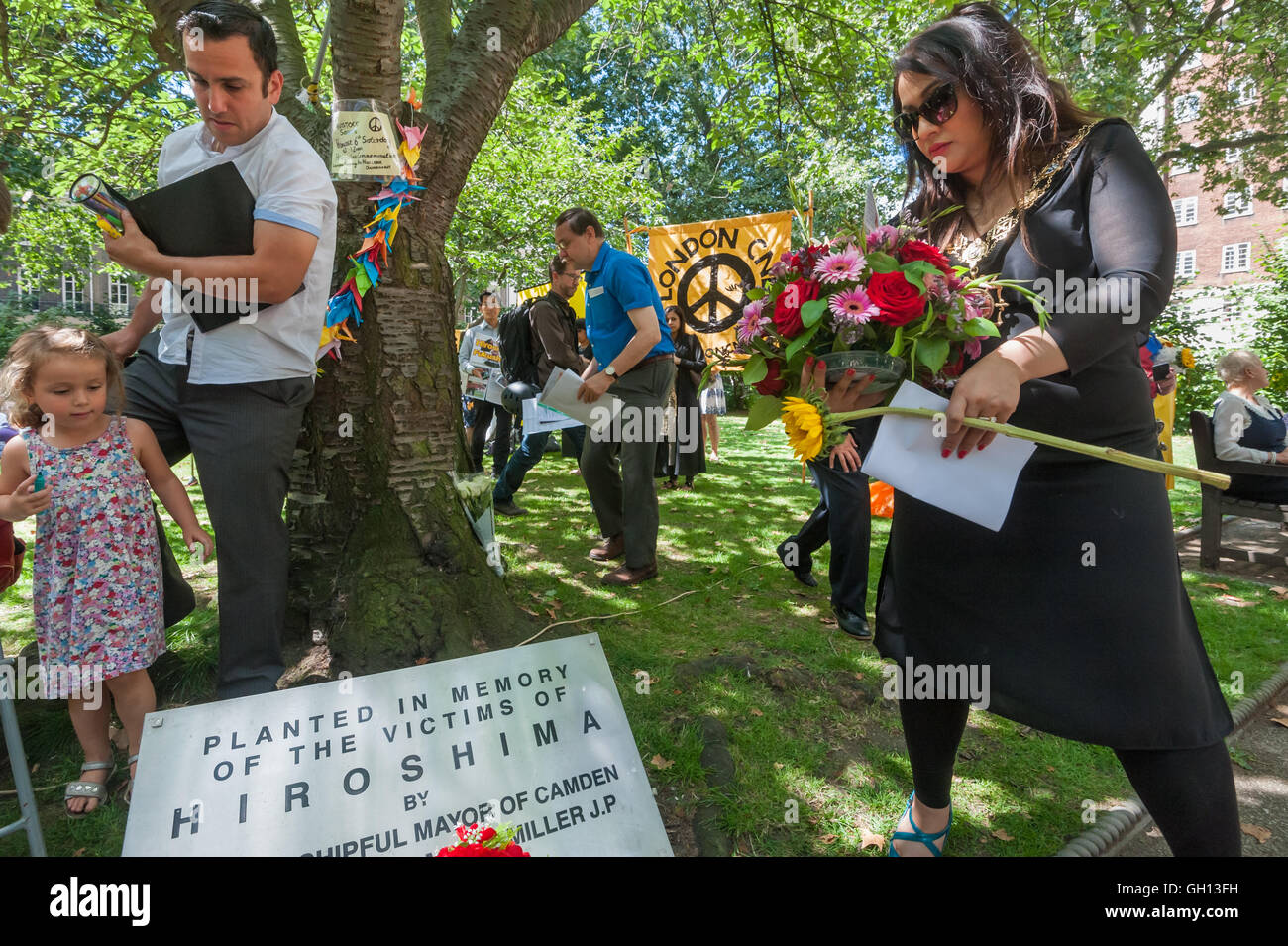London, UK. 6th August 2016. Cllr Nadia Shah, Mayor of Camden, lays a wreath at  the commemorative cherry tree at the CND ceremony in memory of the victims, past and present on the 71st anniversary of the dropping of the atomic bomb on Hiroshima and the second atomic bomb dropped on Nagasaki three days later. Peter Marshall/Alamy Live News Stock Photo