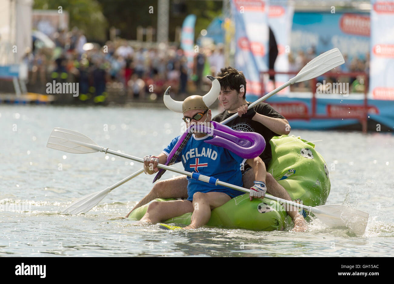 Hanover, Germany. 07th Aug, 2016. The team Bernd Schanner paddle at the