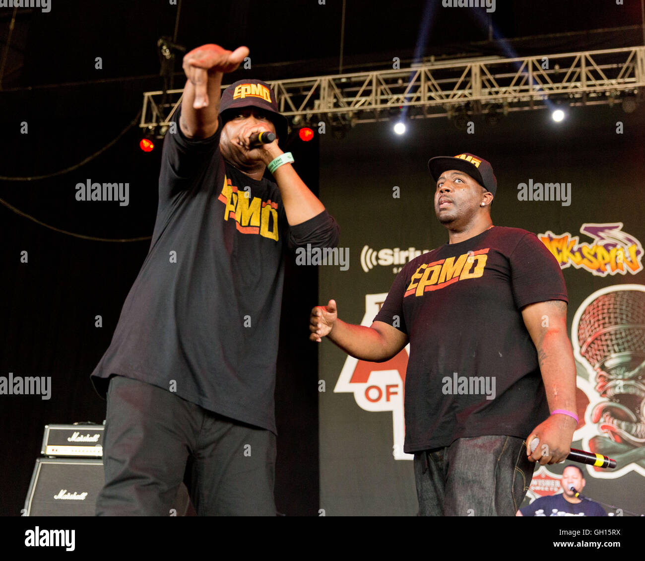 Tinley Park, Illinois, USA. 5th Aug, 2016. PARRISH SMITH and ERICK SERMON of EPMD perform live at Hollywood Casino Amphitheater during the Art of Rap Festival in Tinley Park, Illinois © Daniel DeSlover/ZUMA Wire/Alamy Live News Stock Photo